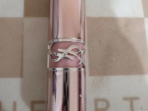 如何打造水蜜桃般的甜美妆容？YSL 水蜜桃 861 口红教你一招